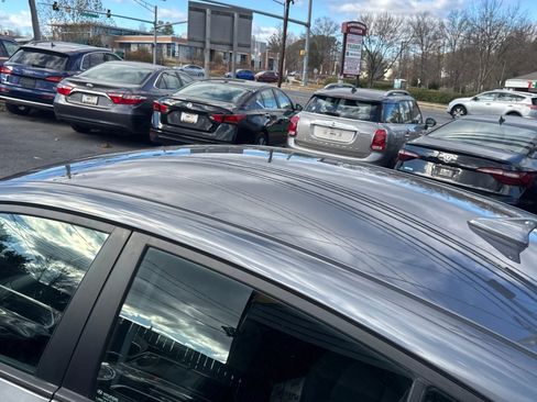 Used 2019 Hyundai Ioniq Plug-In Hybrid image 11