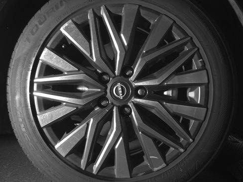 Used 2025 Nissan Altima 2.5 SV FWD image 13