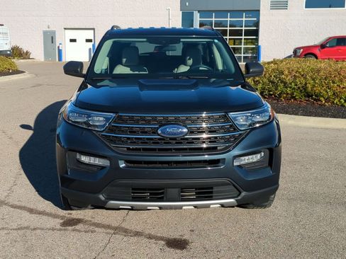 Used 2022 Ford Explorer XLT w/ Equipment Group 202A image 3