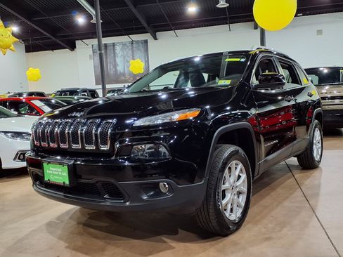 Certified 2017 Jeep Cherokee Latitude w/ True North Edition AWD/4WD image 3