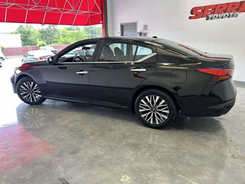 Used 2024 Nissan Altima 2.5 SV FWD image 6
