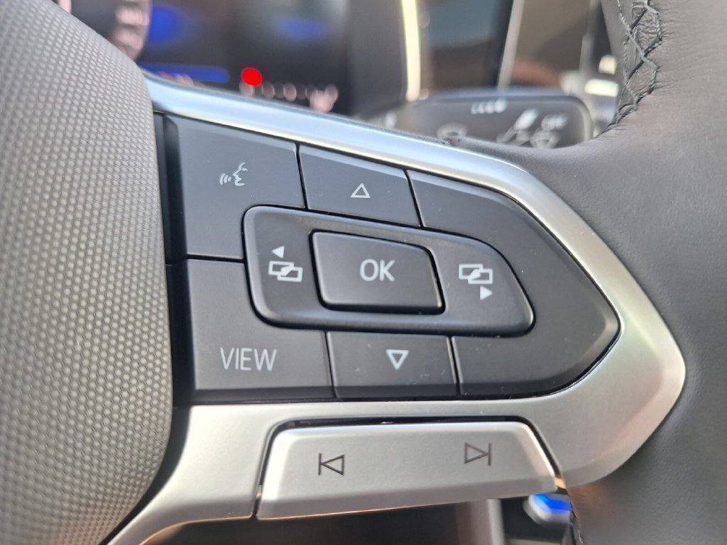 Used 2026 Volkswagen Jetta SE FWD image 13