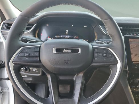 Used 2023 Jeep Grand Cherokee Limited image 17