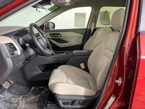 Used 2025 Nissan Rogue SV AWD/4WD image 18