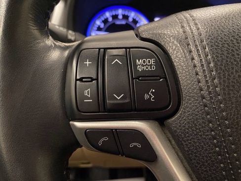 Used 2018 Toyota Highlander XLE AWD/4WD image 32