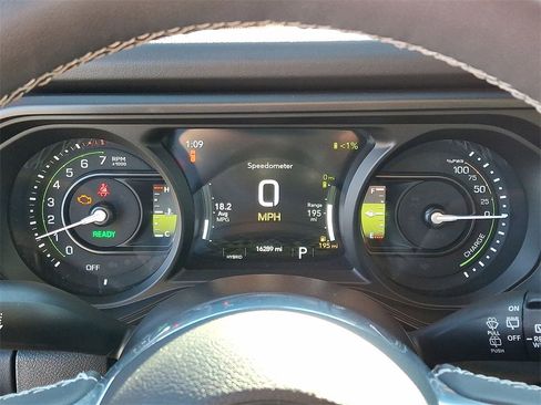 Used 2025 Jeep Wrangler Unlimited Sahara image 13