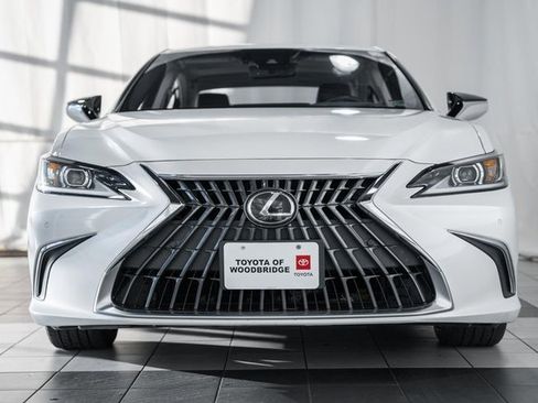 Used 2023 Lexus ES 300h w/ Luxury Package image 2