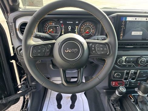 Used 2024 Jeep Gladiator Sport image 10