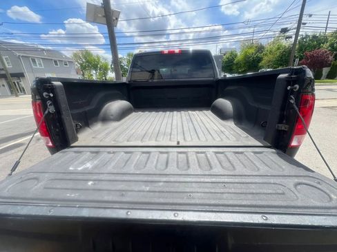 Used 2017 RAM 1500 Express AWD/4WD image 9