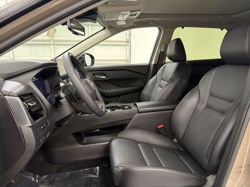 Certified 2025 Nissan Rogue SL w/ Tech Package image 22