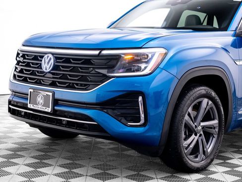 Used 2024 Volkswagen Atlas Cross Sport SEL R-Line AWD/4WD image 38