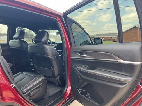 Used 2025 Jeep Grand Cherokee L Limited w/ Black Appearance Package image 19