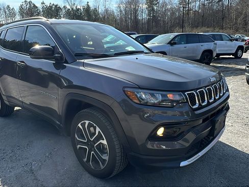 Used 2024 Jeep Compass Limited image 5