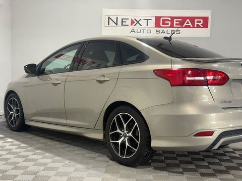Used 2015 Ford Focus SE w/ SE Sport Package FWD image 7
