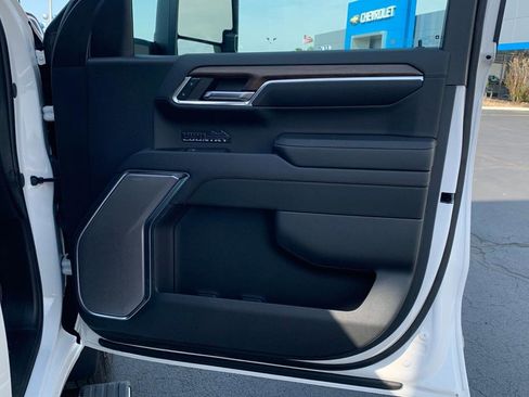Used 2024 Chevrolet Silverado 1500 High Country w/ High Country Premium Package image 29