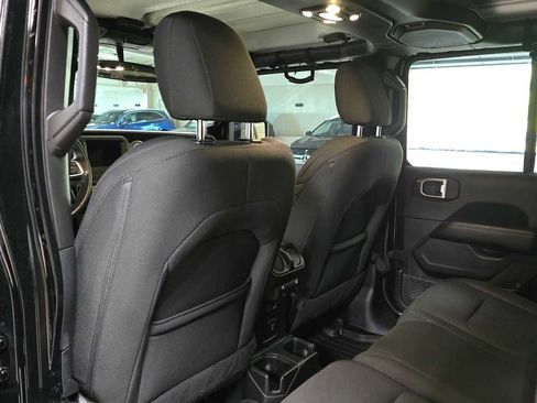 Used 2019 Jeep Wrangler Unlimited Sahara image 21