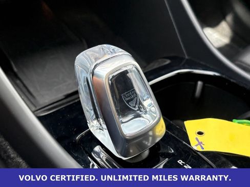 Certified 2025 Volvo XC40 B5 Plus AWD/4WD image 18
