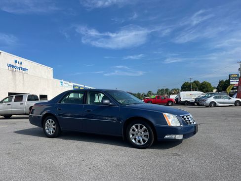Used 2009 Cadillac DTS w/ Sun And Sound Package FWD image 25