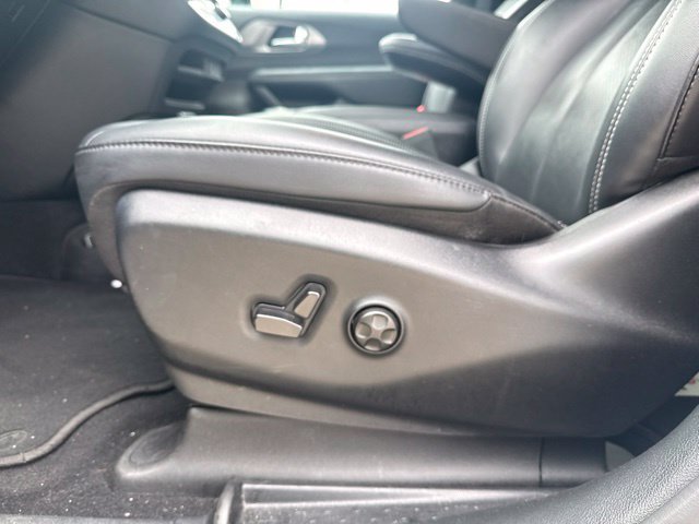 Used 2025 Chrysler Pacifica Select FWD image 9