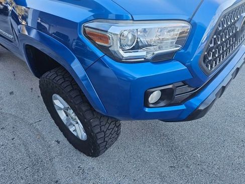 Used 2018 Toyota Tacoma SR5 AWD/4WD image 11