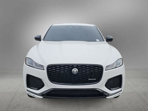 Used 2024 Jaguar F-PACE R-Dynamic S image 3