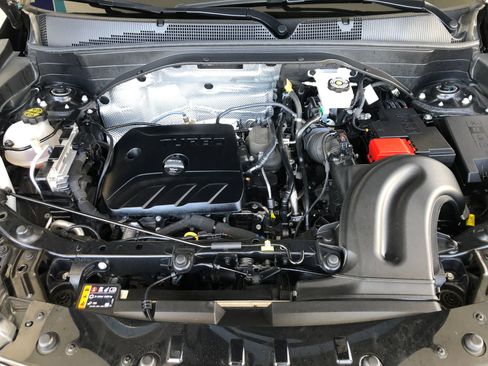 Used 2023 Chevrolet TrailBlazer RS w/ Technology Package FWD image 3