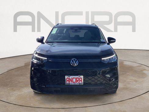 New 2026 Volkswagen Tiguan SE R-Line image 3