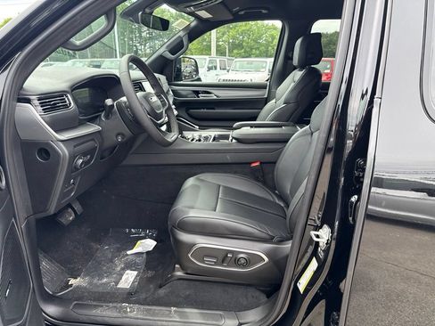New 2026 Jeep Grand Wagoneer Limited AWD/4WD image 16