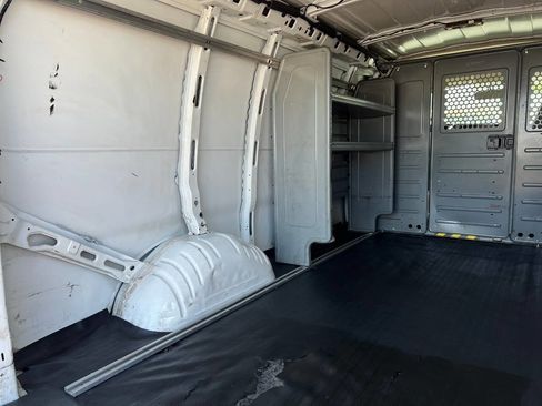 Used 2018 Chevrolet Express 3500 3500 3dr Cargo Van w/ Driver Convenience Package image 18