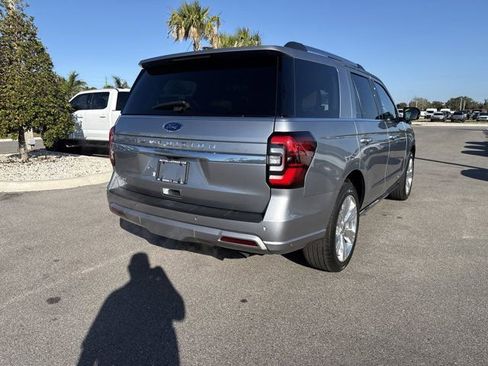 Used 2024 Ford Expedition Platinum AWD/4WD image 3