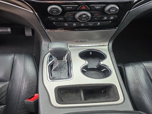 Used 2019 Jeep Grand Cherokee Limited image 18