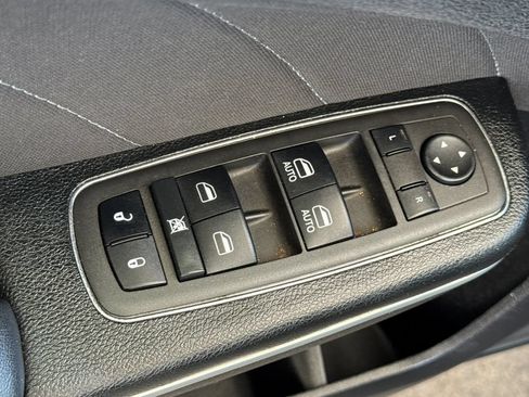 Used 2022 Dodge Charger SXT RWD image 11