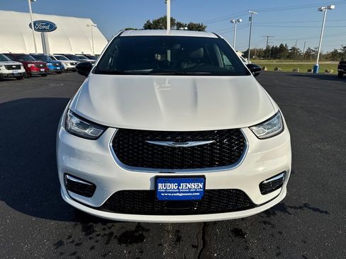 New 2026 Chrysler Pacifica Select image 8