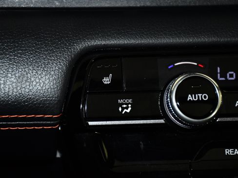 Used 2025 Honda Pilot TrailSport image 31