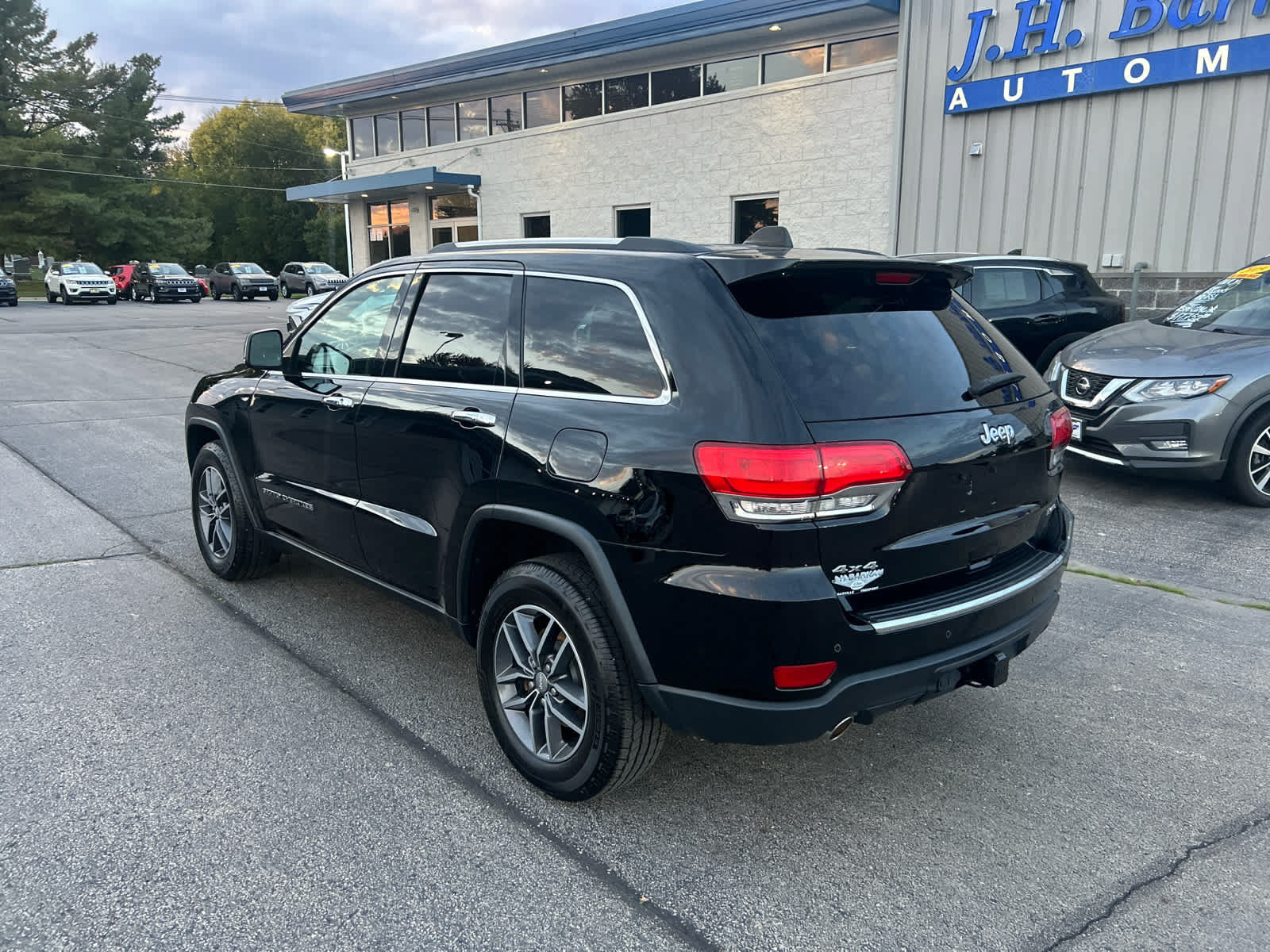 Used 2017 Jeep Grand Cherokee Limited w/ Luxury Group II AWD/4WD image 5