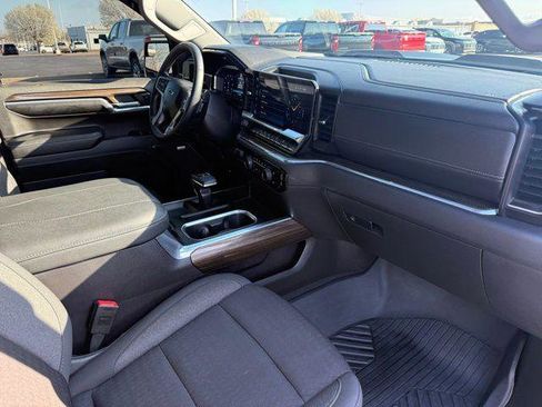 Used 2024 Chevrolet Silverado 1500 LT Trail Boss w/ Convenience Package II image 31