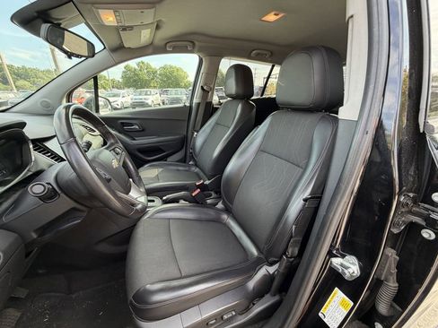 Used 2022 Chevrolet Trax LT w/ LT Convenience Package FWD image 20