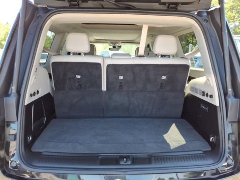 Used 2022 Jeep Wagoneer Series III w/ Premium Group I AWD/4WD image 19