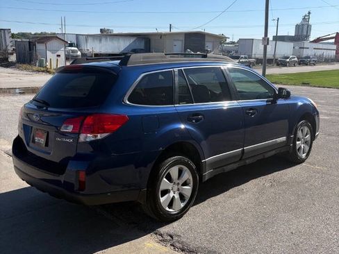 Used 2011 Subaru Outback 2.5i Premium w/ All-Weather Pkg AWD/4WD image 5