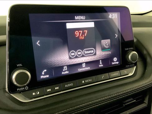 Used 2024 Nissan Rogue S AWD/4WD image 6