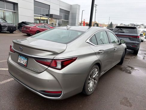 Used 2020 Lexus ES 300h w/ Luxury Package image 11