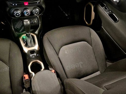 Used 2016 Jeep Renegade Latitude w/ Cold Weather Group image 16