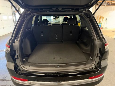 New 2026 Jeep Grand Cherokee Laredo w/ Trailer Tow Package AWD/4WD image 9