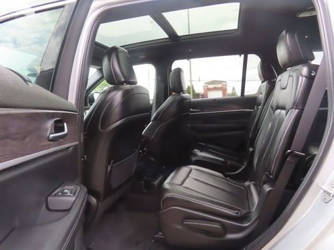 Used 2025 Jeep Grand Cherokee L Limited w/ Luxury Tech Group II AWD/4WD image 22