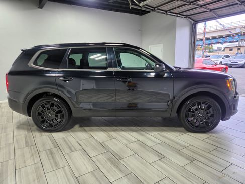 Used 2022 Kia Telluride EX w/ EX Premium Package image 6