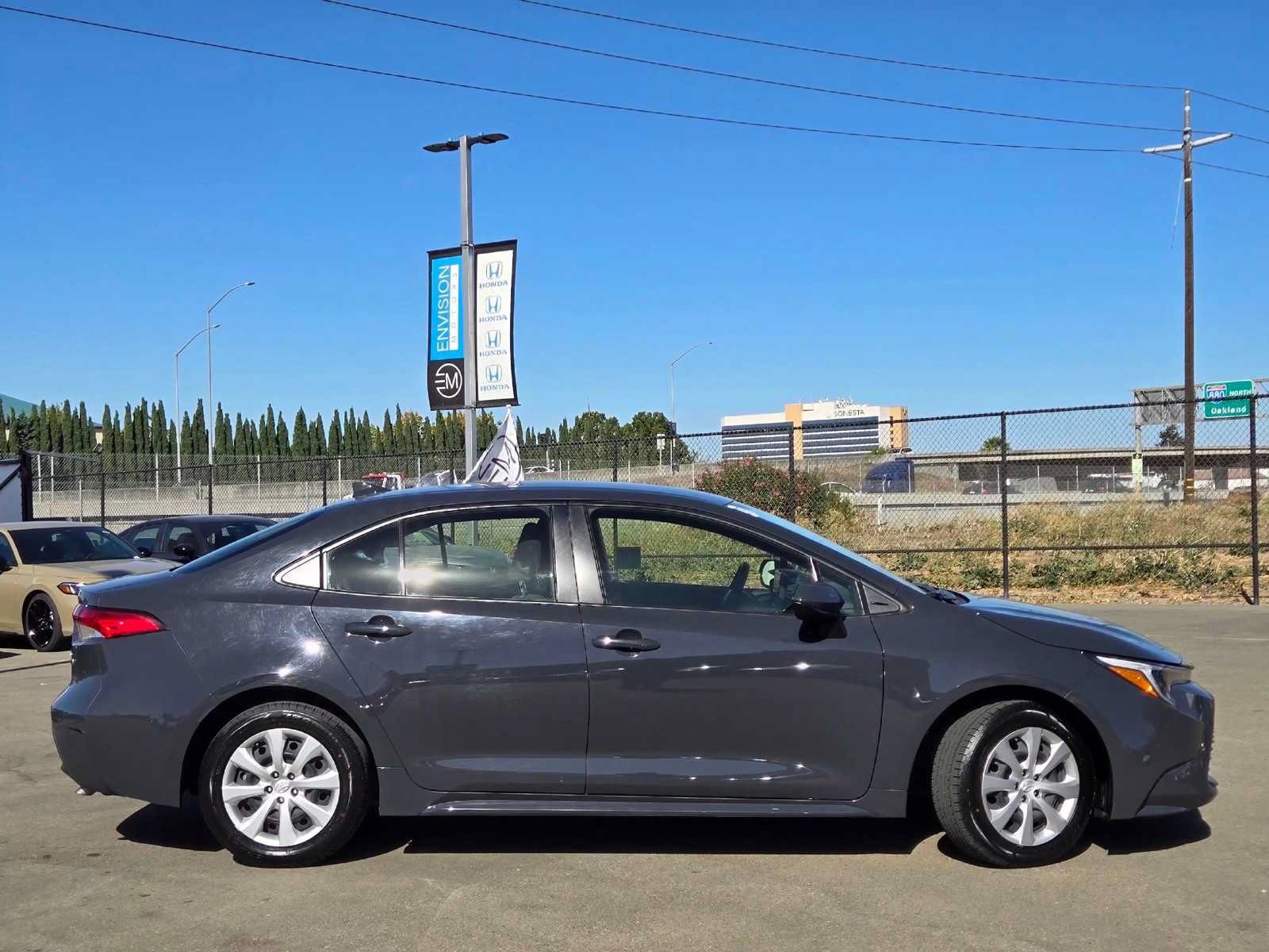 Used 2023 Toyota Corolla LE w/ Carpet Mat Package (TMS) FWD image 8