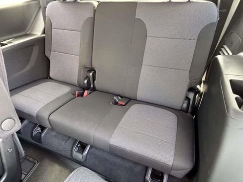 Used 2023 Chevrolet Traverse LT image 18
