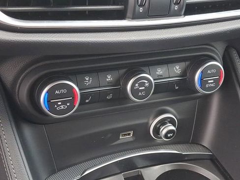 Used 2024 Alfa Romeo Stelvio Veloce image 18