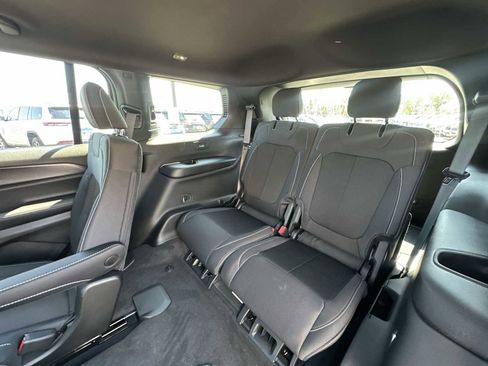 Used 2025 Jeep Grand Cherokee L Laredo w/ Luxury Tech Group I image 23