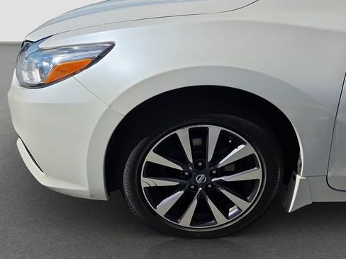Used 2016 Nissan Altima 2.5 SV w/ Convenience Package FWD image 9